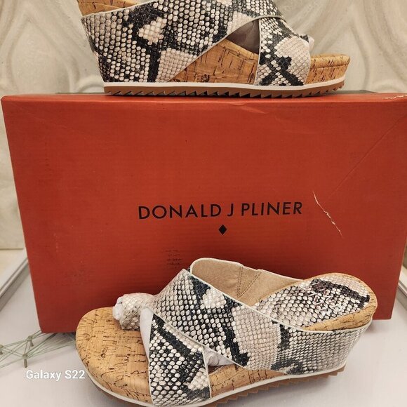 Donald Pliner "Sisu" Python Print Wedge Sandals. NIB. Size 36/5.5 - Picture 1 of 10